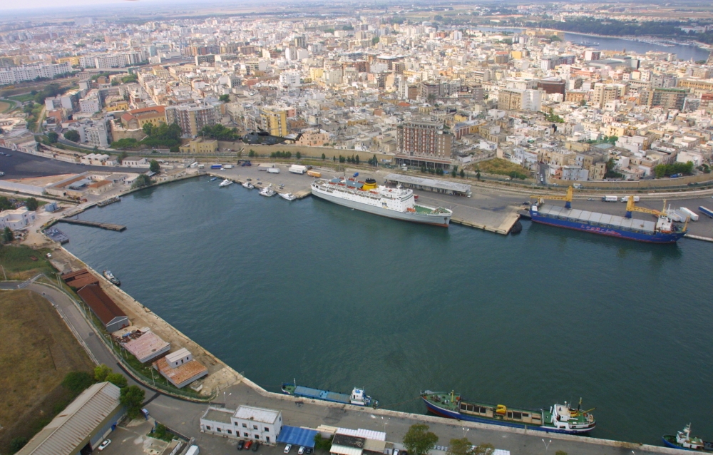 Porto di Brindisi, Seno di Levante (2002) - ph. Mario Gioia(C)