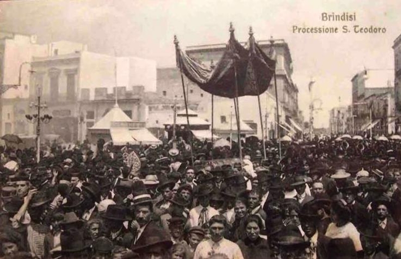 Processione delle reliquie di san Teodoro