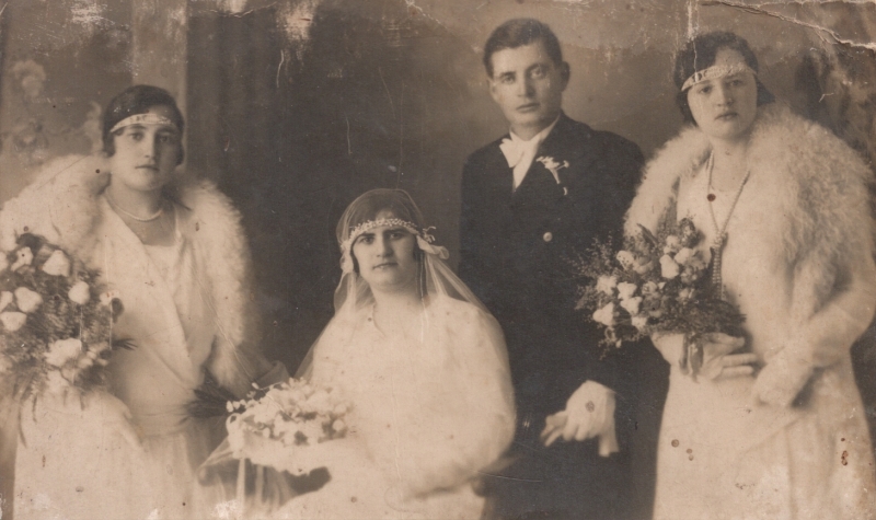 Sposi e damigelle nei primi del '900 - archivio famiglia Sanasi(C)