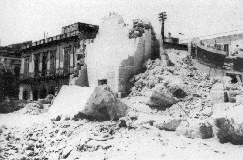 Il teatro Verdi in fase di demolizione