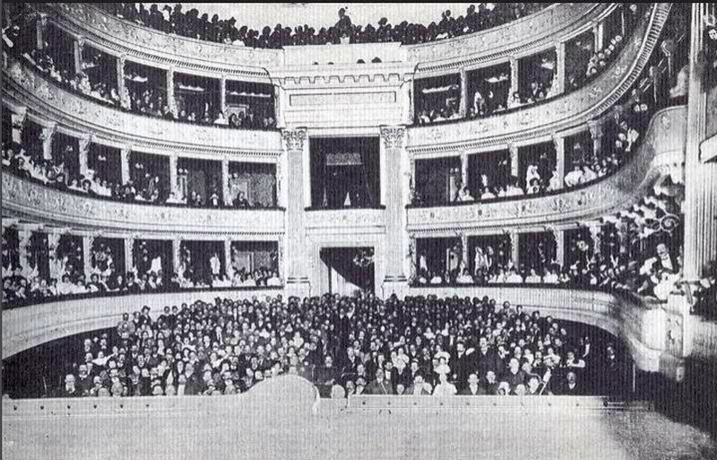 Teatro Verdi, interno con il pubblico