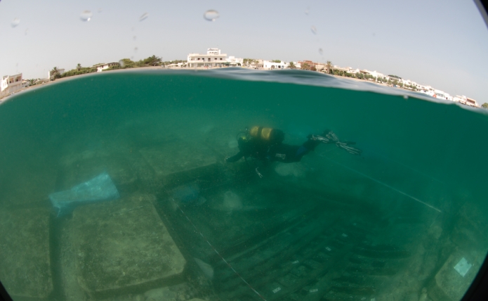Archeologi al lavoro nel sito subacqueo di Torre Santa Sabina