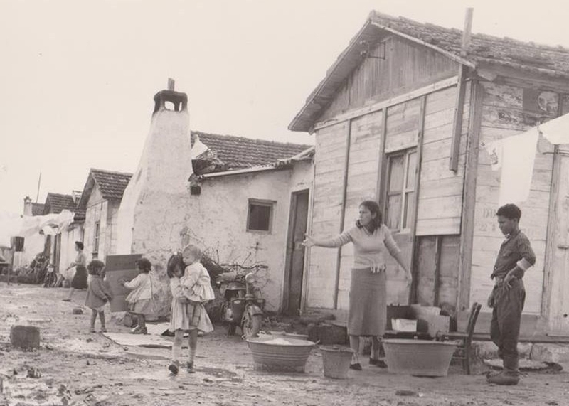Immagine di vita nelle baracche alla cosiddetta "Corea" (1965)