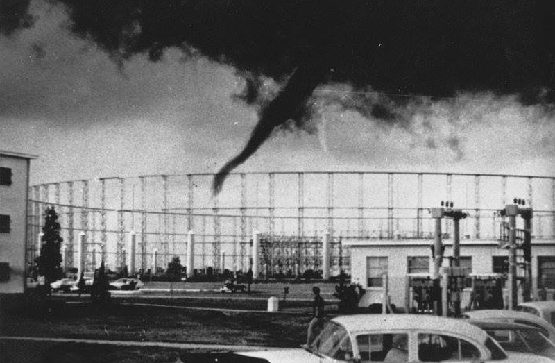 La Gabbia della Base Usaf durante una tromba d'aria (foto concessa da forum di ex operatori della base)