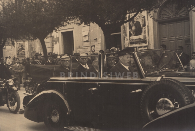 Il Presidente Giovanni Gronchi accompagnato dal sindaco Manlio Poto