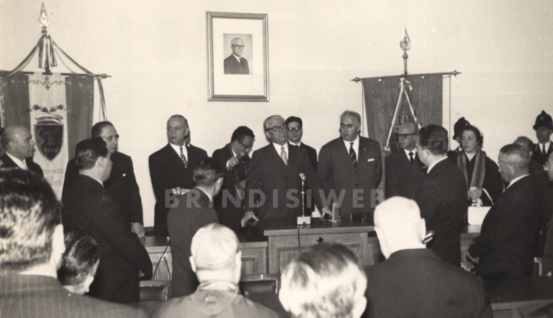 Il Presidente Giovanni Gronchi all'inaugurazione della sala consigliare della Provincia di Brindisi