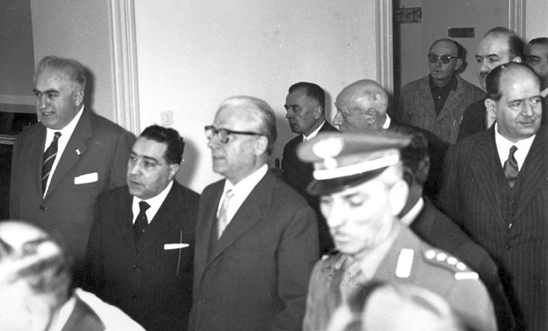 Il Presidente Gronchi accompagnato dalle autorità locali, alla sua destra il Presidente della Provincia Antonio Perrino