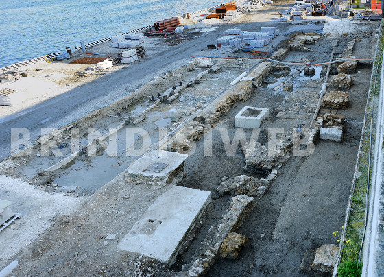 Il tratto di scavi sul Lungomare regina Margherita, in prossimità della Capitaneria di Porto (ph. Paola Palazzo)