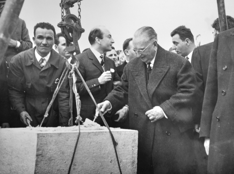 La Posa della Prima Pietra del Presidente del Consorzio del Porto il comm. Teodoro Titi(1)