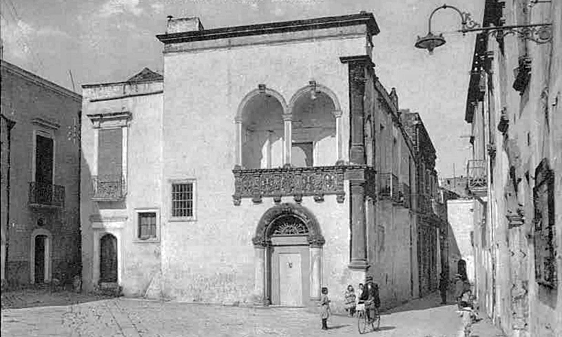 Palazzo De Marzo, sede dell'esattoria comunale all'epoca di fatti