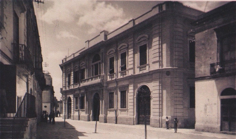 Il Palazzo della Provincia in via De Leo alla fine degli anni '20