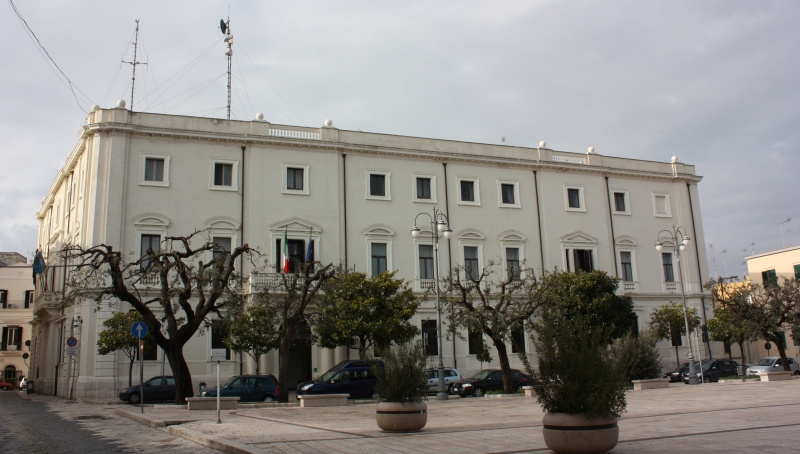 Il palazzo della Prefettura (2012)