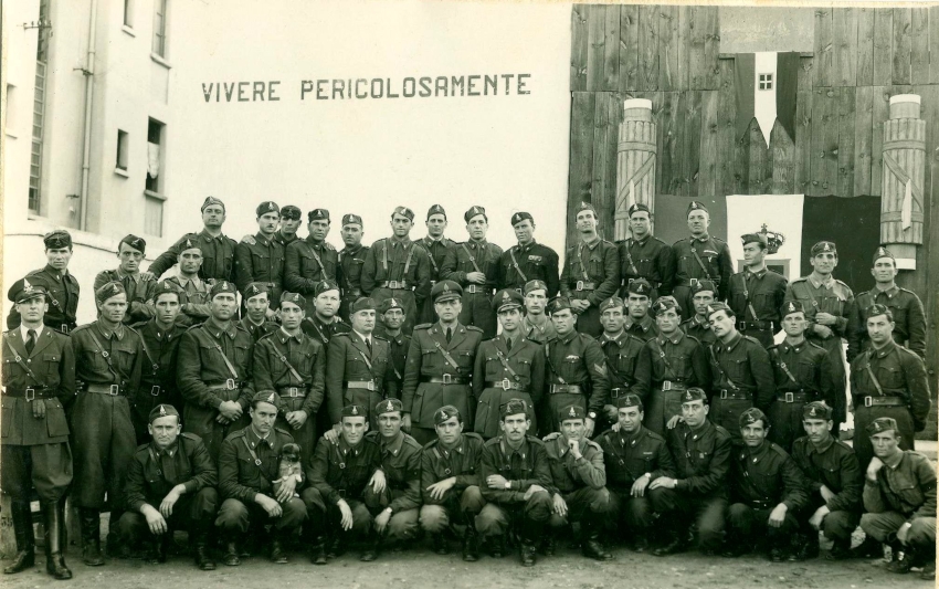 17° Corpo dei Vigili del Fuoco di Brindisi - Foto di gruppo caserma via Osanna(1)