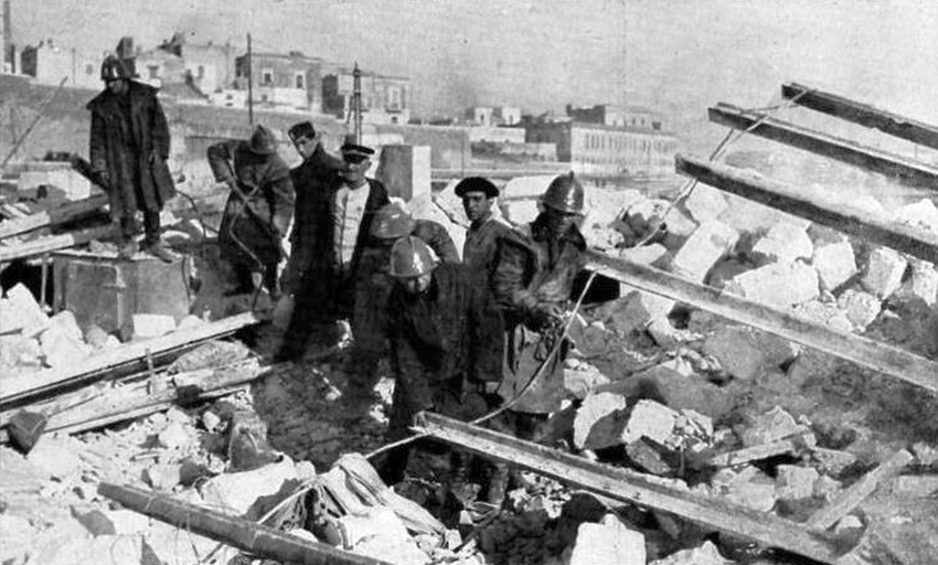 Soccorso ai vigili del fuoco e marinai caduti e feriti durante il bombardamento del 21 novembre 1941(1)